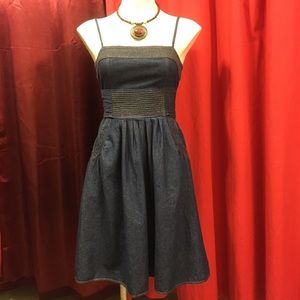 Super cute denim dress with Pockets!